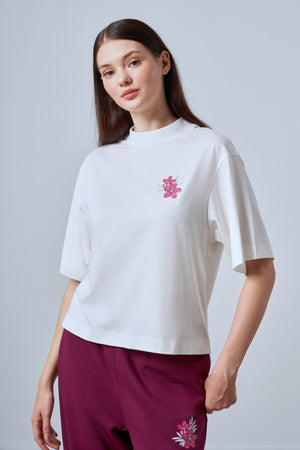 Baskı Detaylı Yüksek Yaka Oversize Kadın T-shirt - Ekru