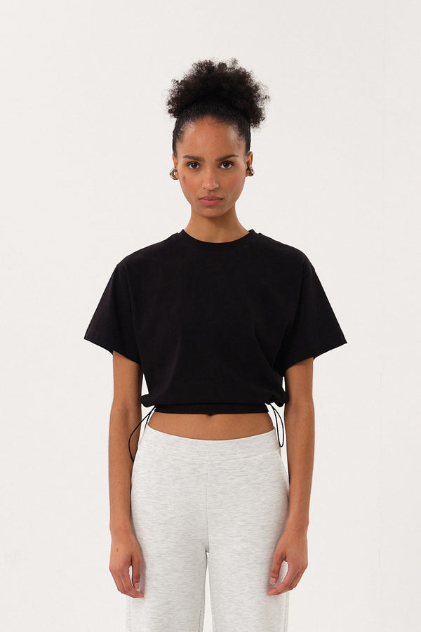 Belden Ayarlanabilir Lastikli Bisiklet Yaka Crop Kadın T-shirt - Siyah