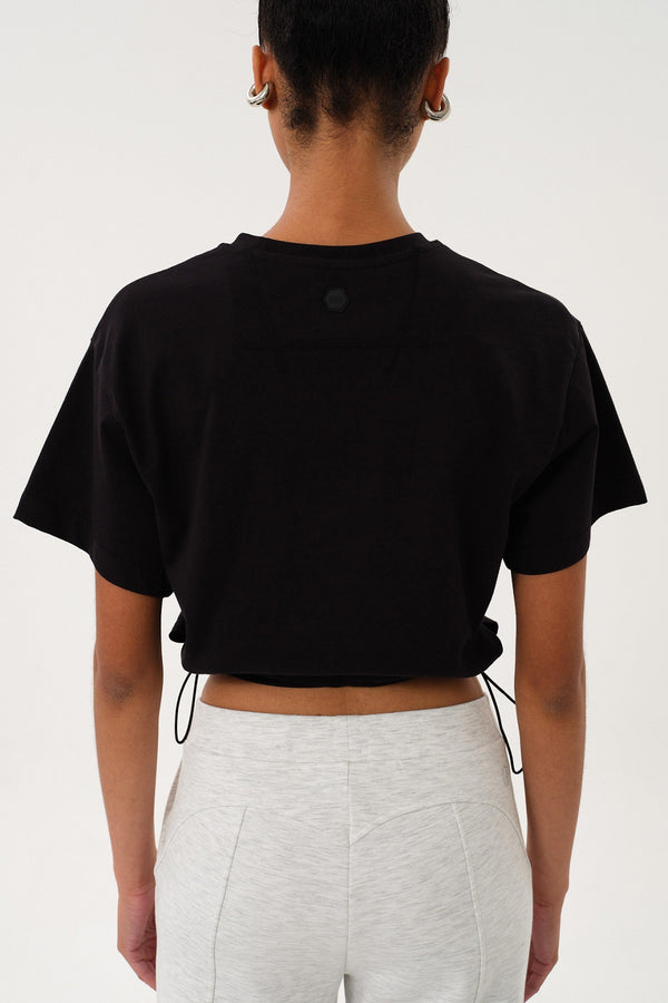 Belden Ayarlanabilir Lastikli Bisiklet Yaka Crop Kadın T-shirt - Siyah