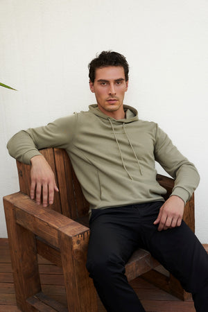 Stands Out in A Crowd İmzalı Cep Detaylı Erkek Hoodie - Haki