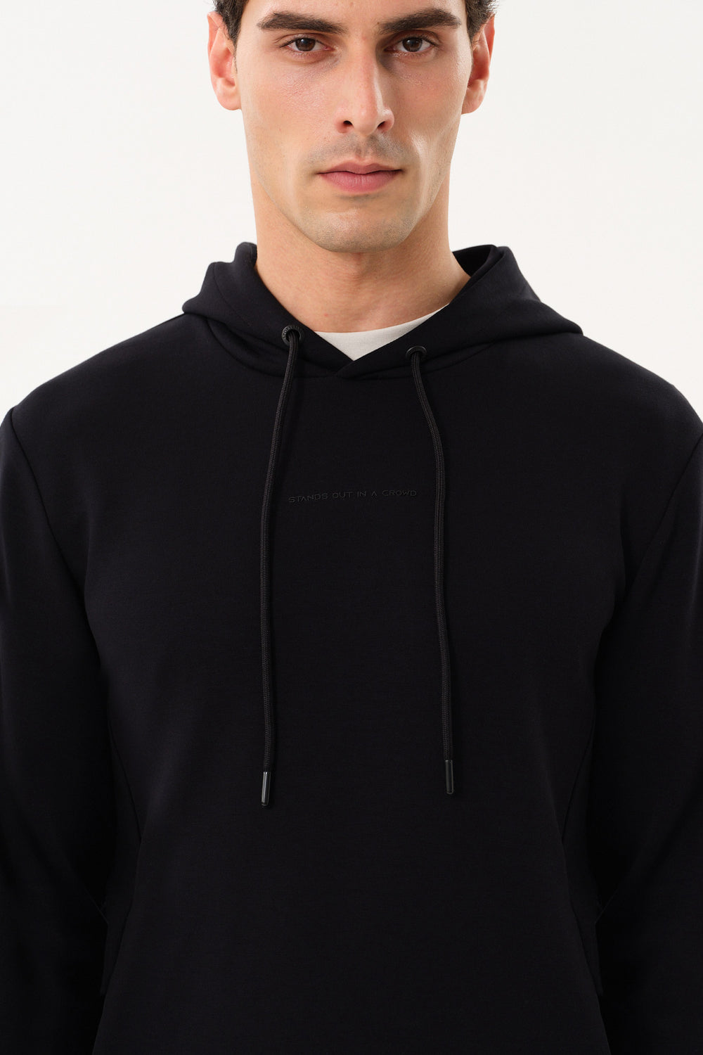 Stands Out in A Crowd İmzalı Cep Detaylı Erkek Hoodie - Siyah