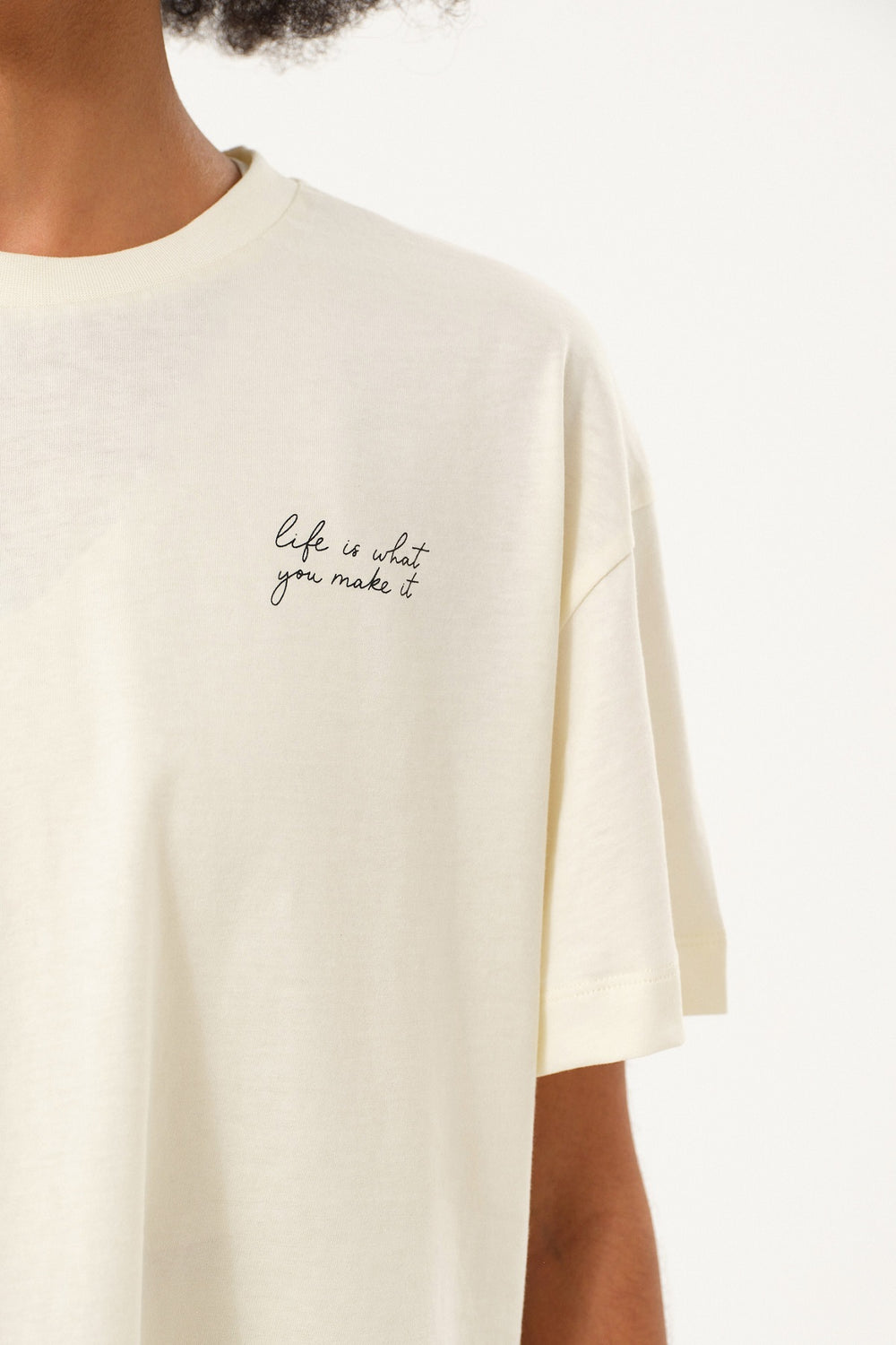 Yırtmaç Detaylı Baskılı Kadın Bisiklet Yaka T-shirt - Ekru