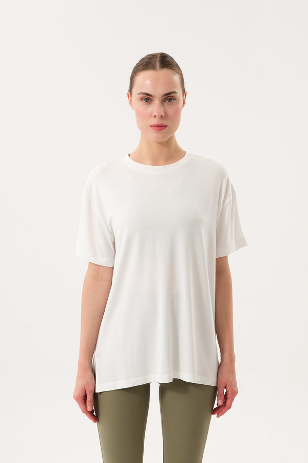 Yırtmaç Detaylı Oversize Kadın Bisiklet Yaka T-Shirt - Ekru