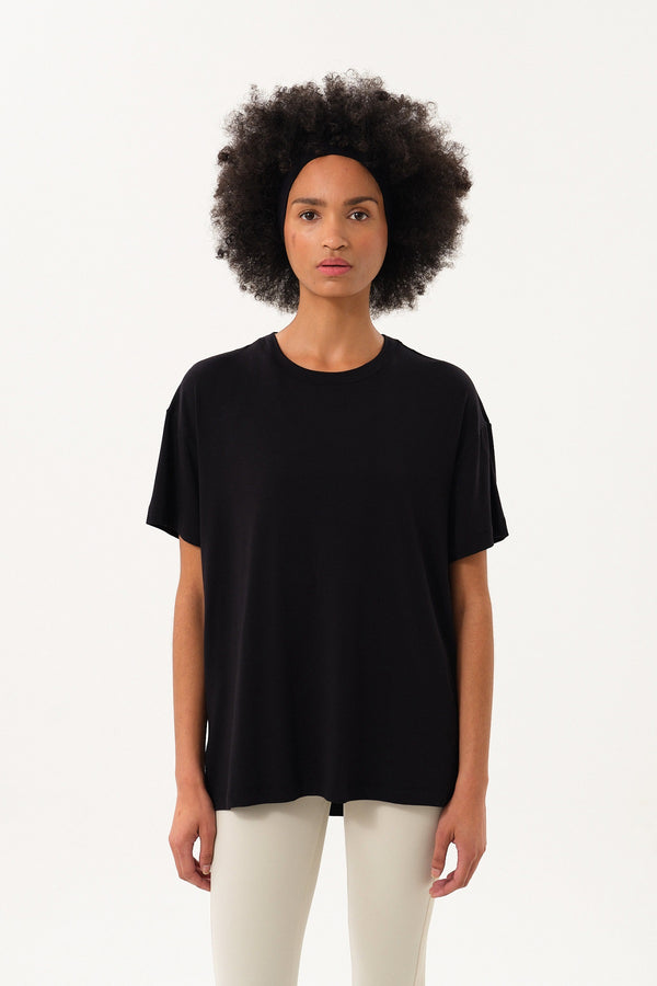 Yırtmaç Detaylı Oversize Kadın Bisiklet Yaka T-Shirt - Siyah