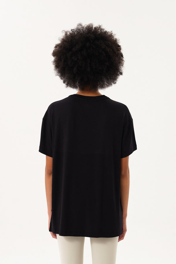 Yırtmaç Detaylı Oversize Kadın Bisiklet Yaka T-Shirt - Siyah